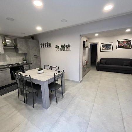 Baciati Dal Sole Apartment คาตาเนีย ภายนอก รูปภาพ
